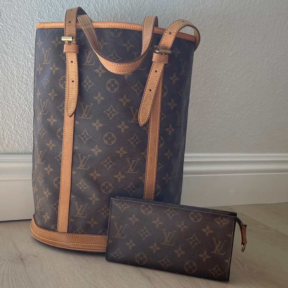 Louis Vuitton Bucket Bag GM with Pouch